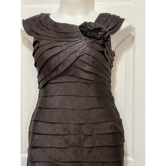 London Times Women’s Sable Brown Flutter Sleeve Cocktail Dress w/Rosette Size 6 - Picture 2 of 16